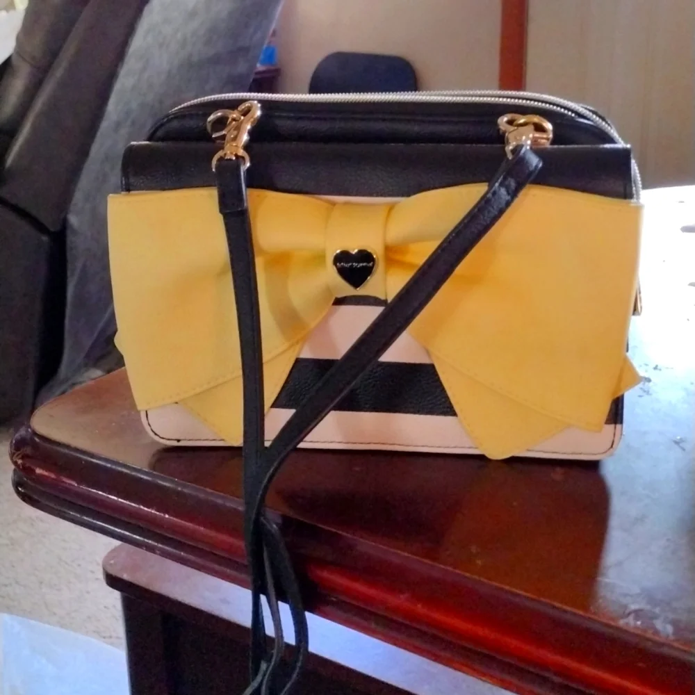 Betsey Johnson clutch - Picture 5 of 5